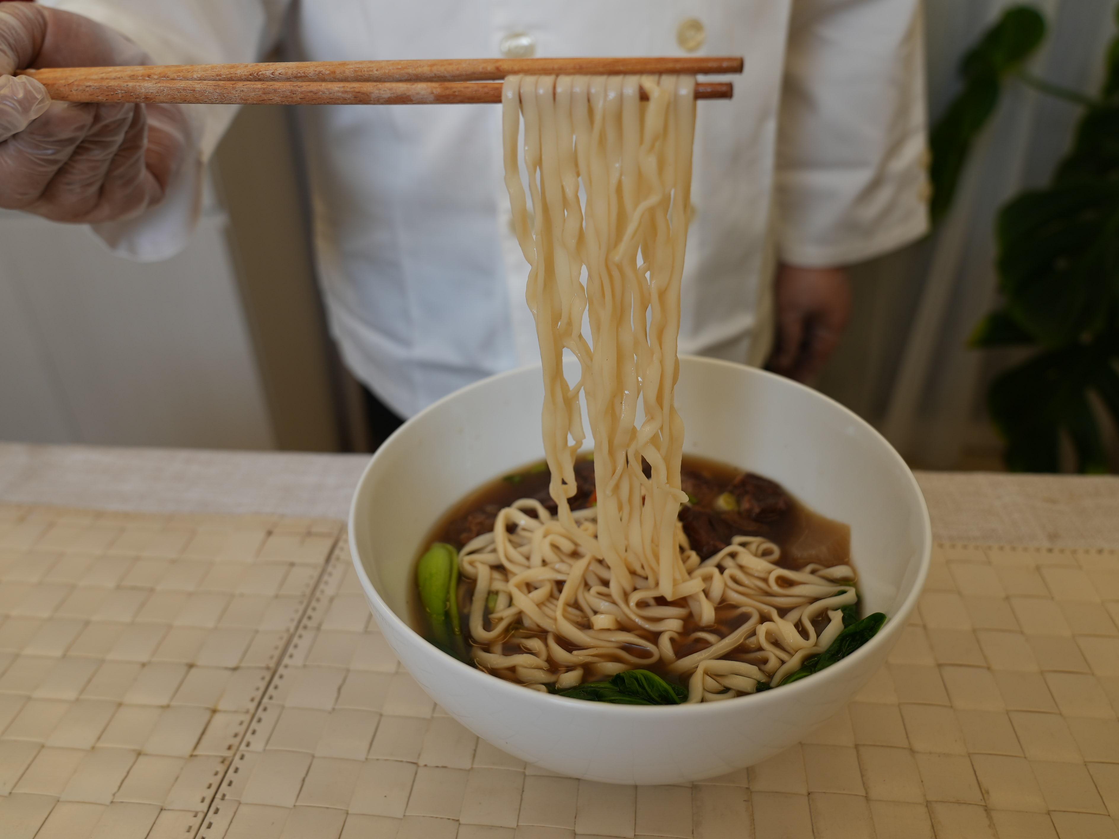 牛筋牛肉雙拼麵 - gallery